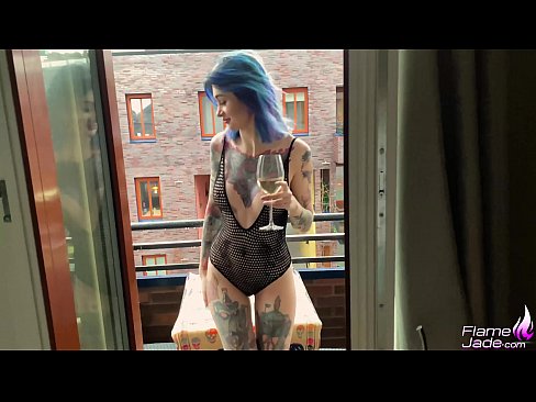 ❤️ Te kotiro tino nui e ngotea ana me te karepe me te whana i raro i te rangi tuwhera Porno i mi.ixiporn-com.ru